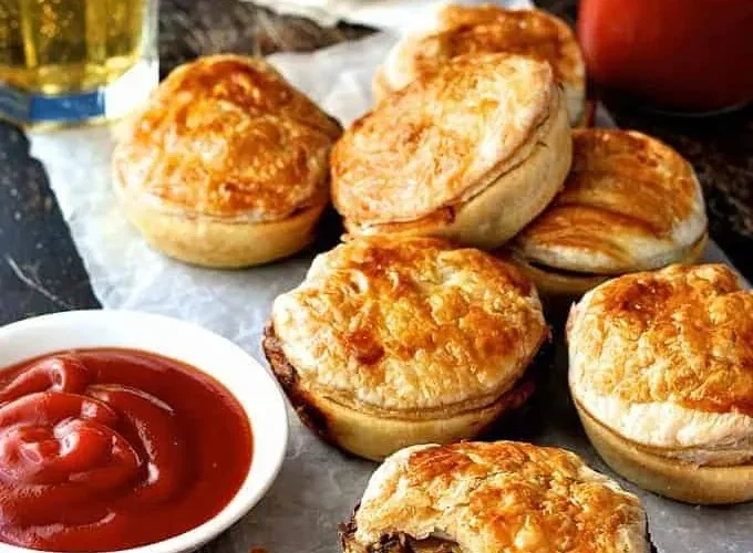 Mini Aussie-Style Beef & Gravy